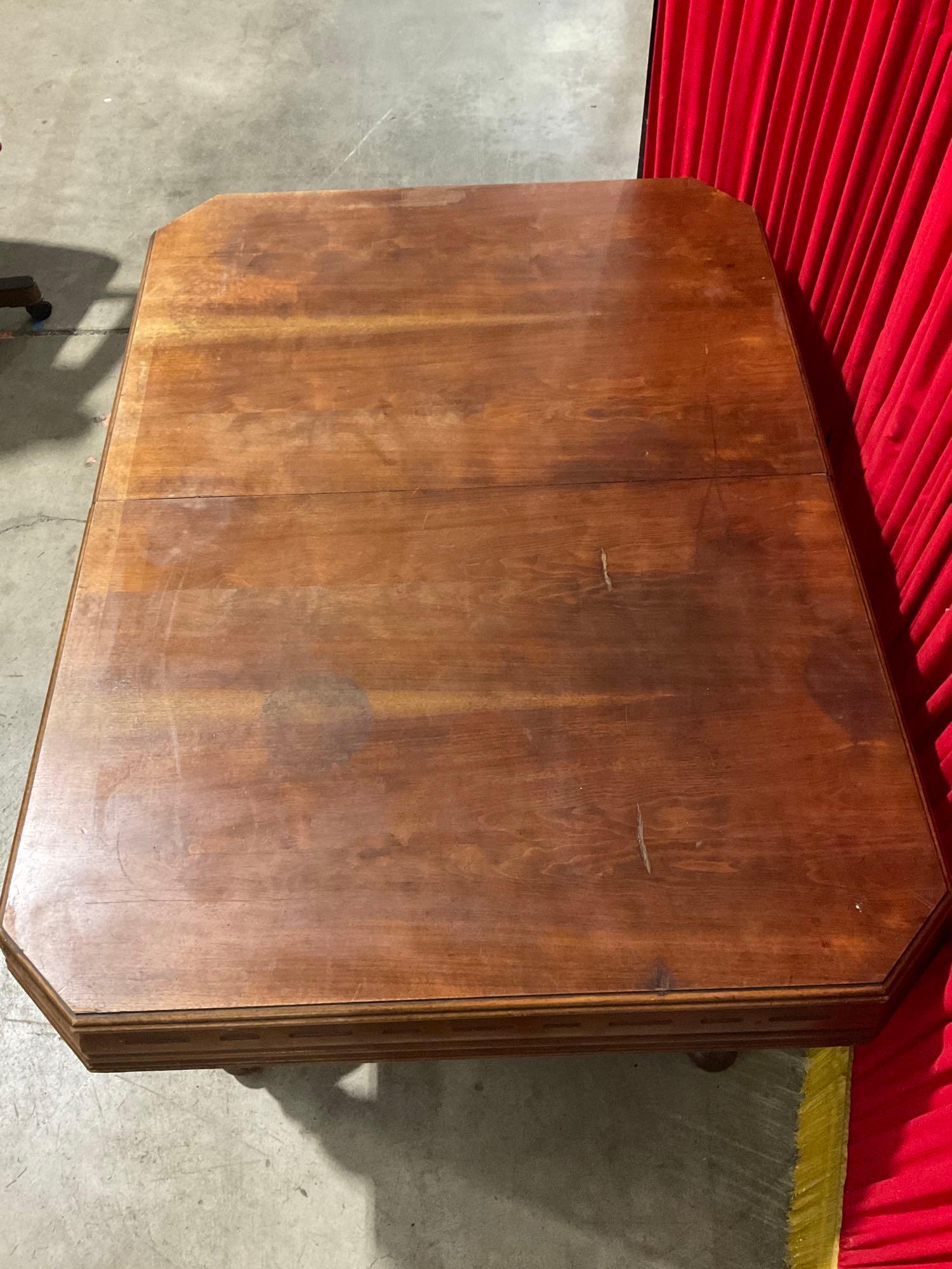 Antique Split Base Americana Wooden Dining Table w/ Fold Out Leaf. See pics.