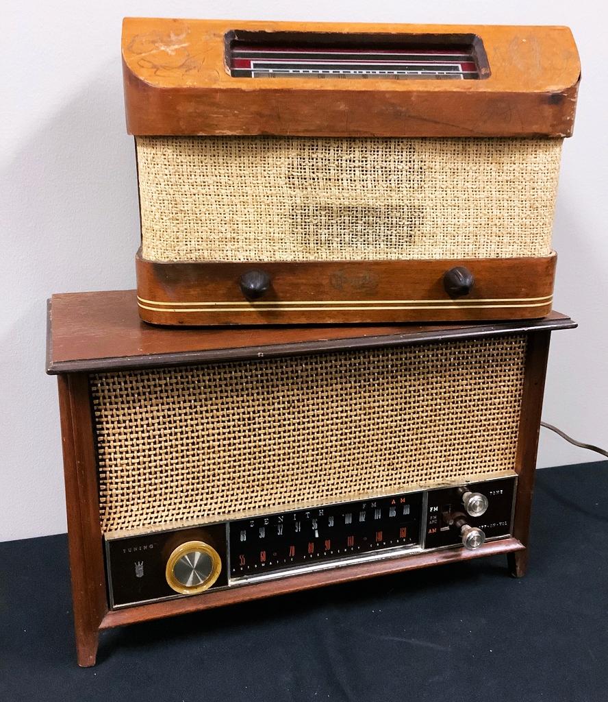 Zenith 1963 Am/Fm Radio - Wood Case, Model K731, 16"x8"x10", Working;     T