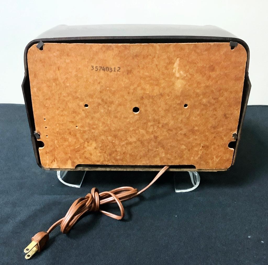 Sentinel Radio - Bakelite Case, Model 332, 12"x7"x7½", Working