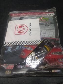 Nascar Official Souvenir Program-Mountain Dew Southern 500 at Darlington 2004