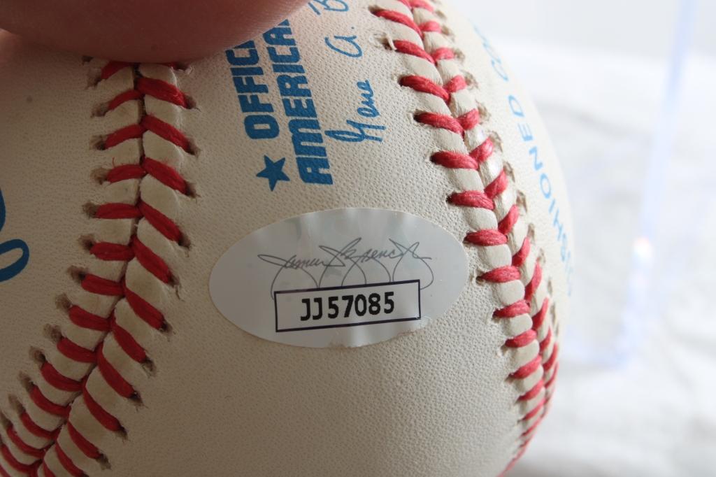 MLB Autographed Baseball Goose Gossage in Case