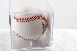 MLB Autographed Baseball Howard Johnson in Case