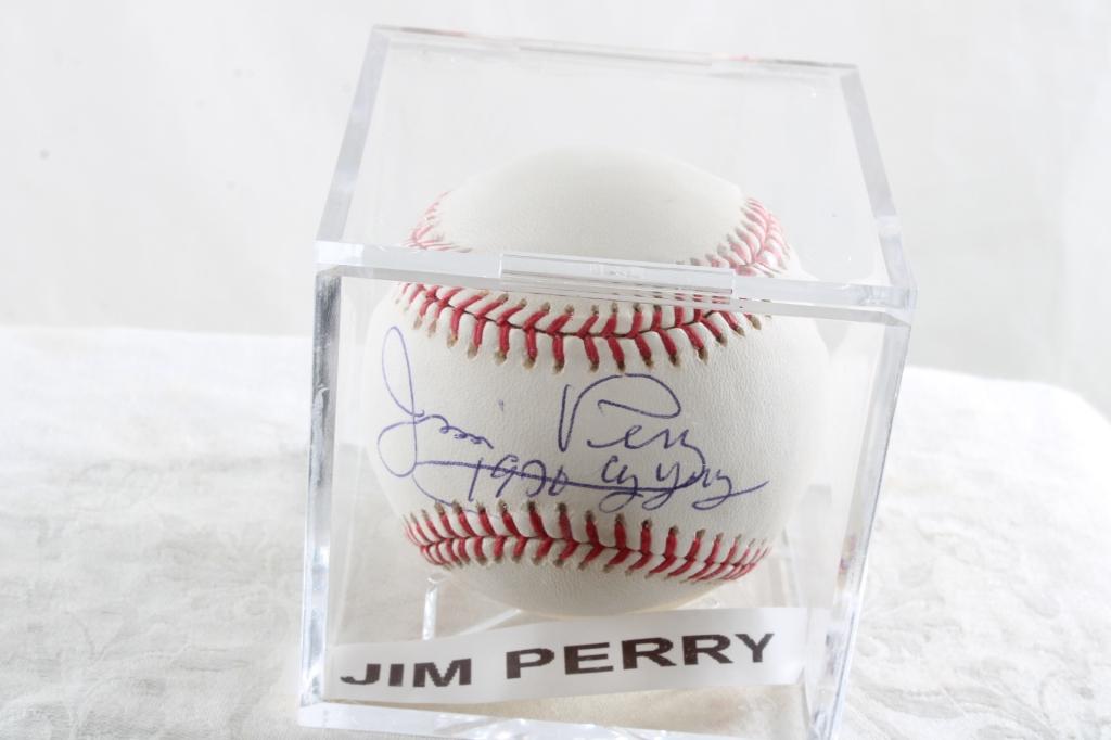 MLB Autographed Baseball Jim Perry in Case