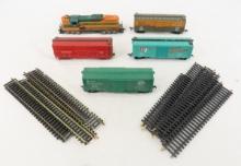 Great Northern HO Scale engine, cars & Tracks