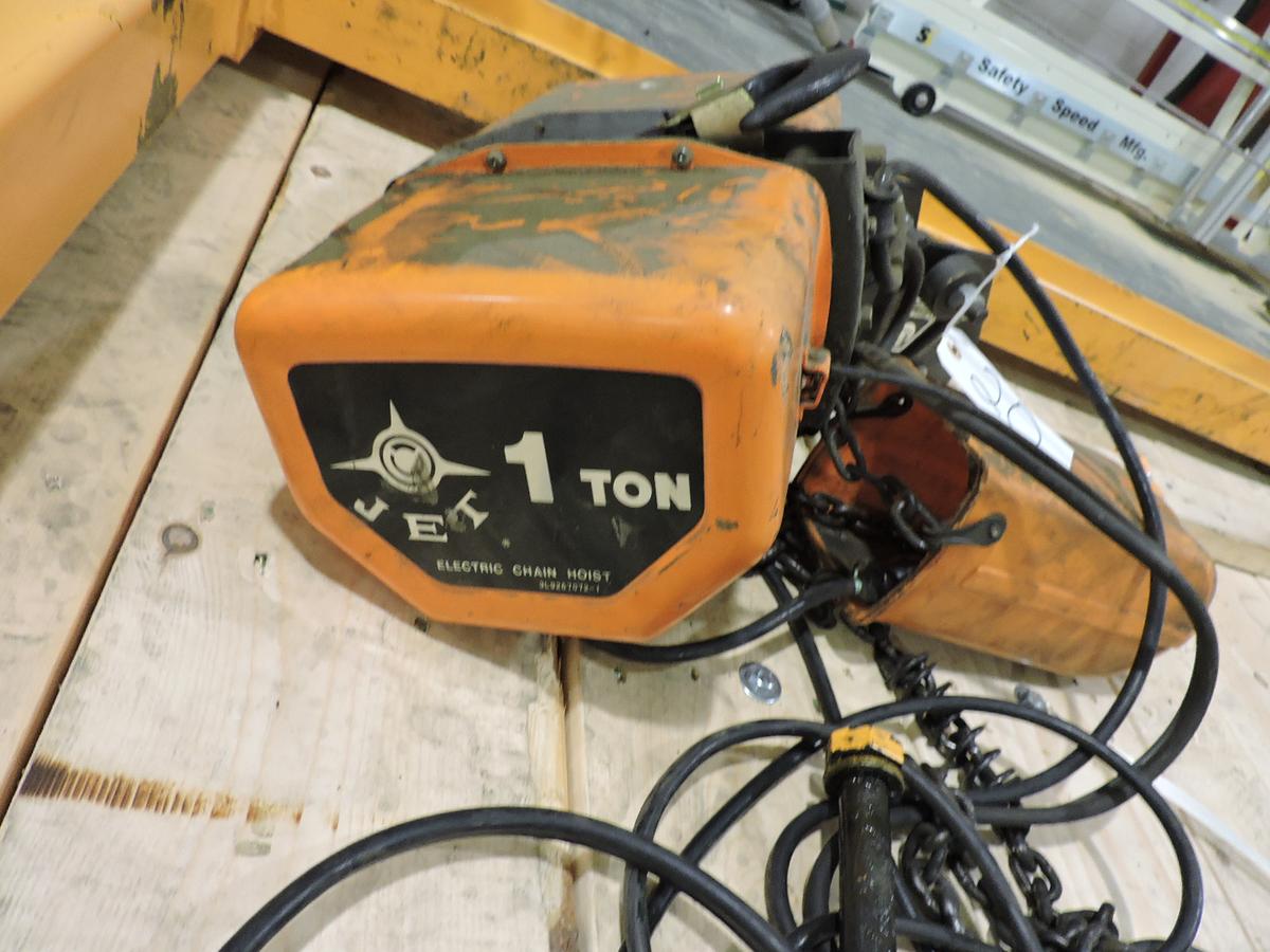 JET Brand 1-TON Electric Chain Hoist with ABELL-HOWE 1/4-TON Swing Arm