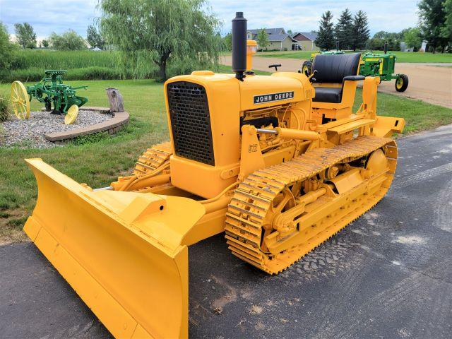 John Deere Model 1010 Crawler w/JD Model 612