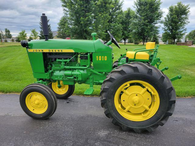 John Deere Model 1010 Gas