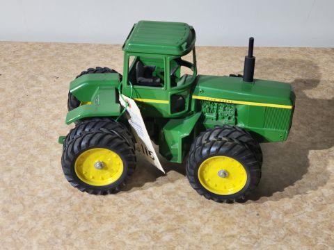 Ertl John Deere 30/40 Series 4WD Tractor