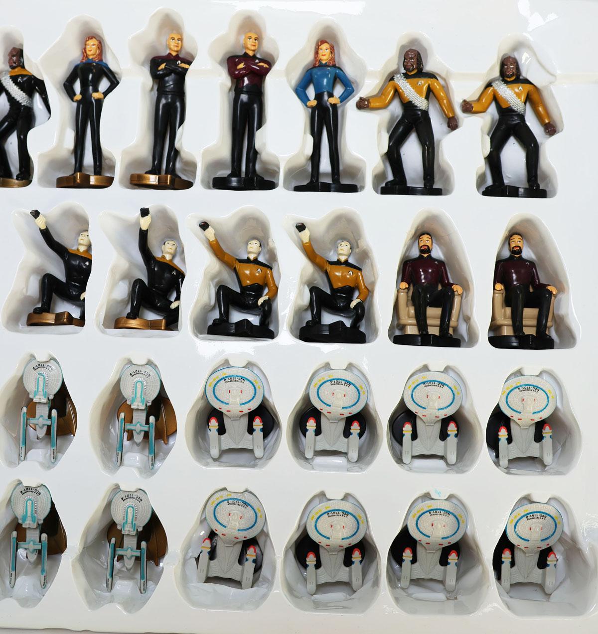 Star Trek The Next Generation Chess Set