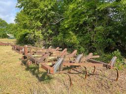 John Deer 1600 Chisel Plow