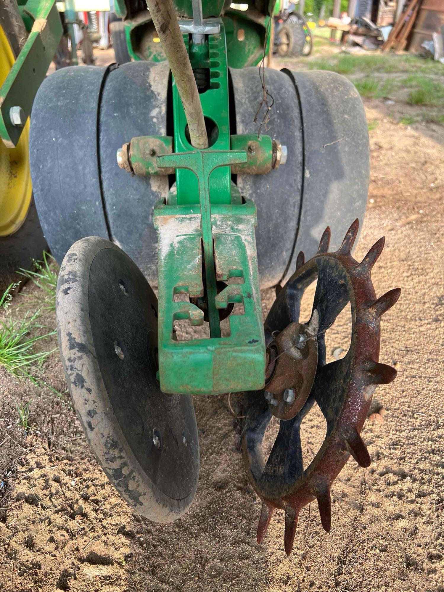 2007 KMC 6700 Strip Till With John Deere 1700 Planters