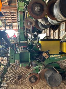 John Deere 1720 MaxEmerge plus 8 row 38in