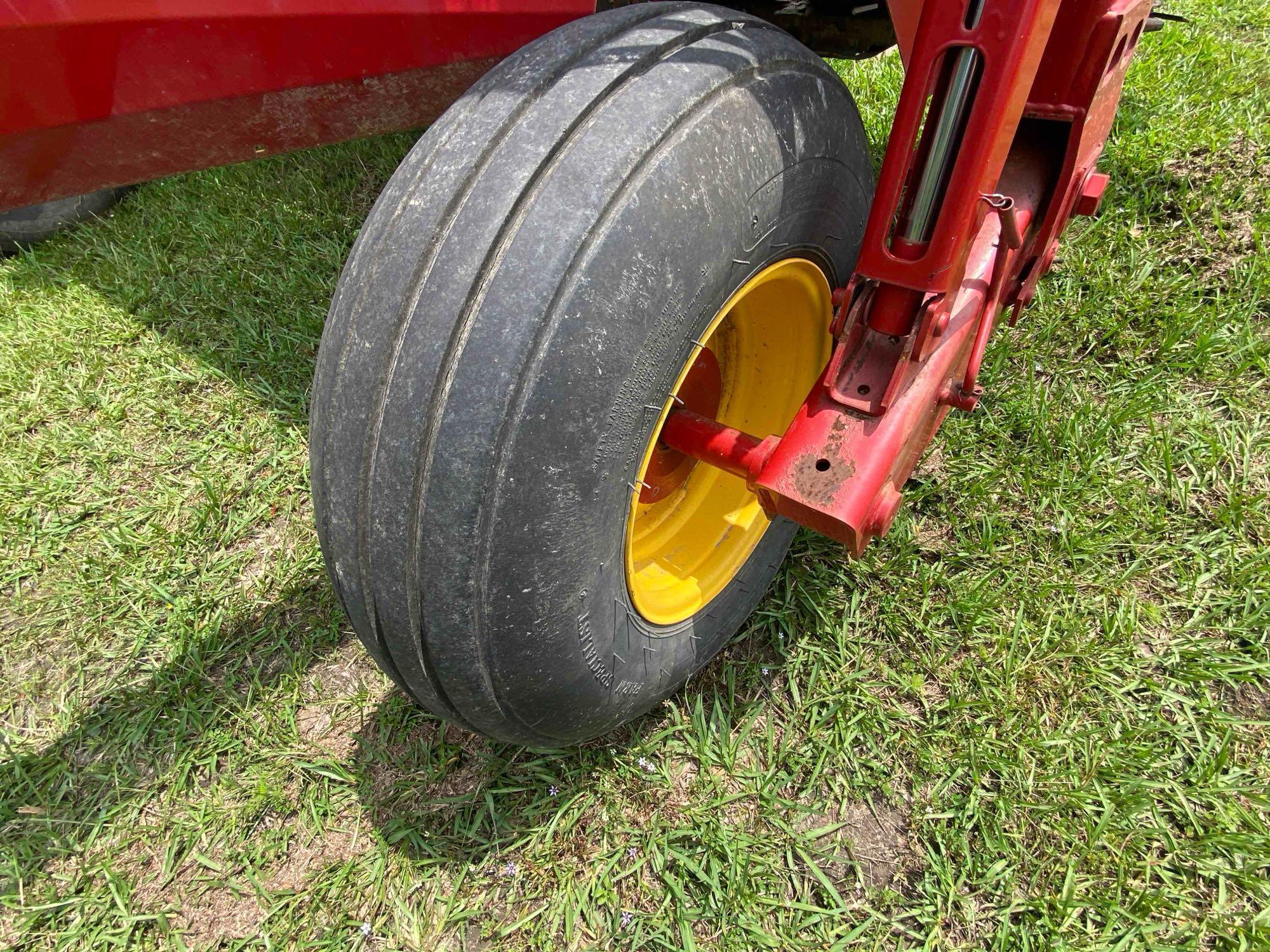 2015 New Holland H7330 Discbine