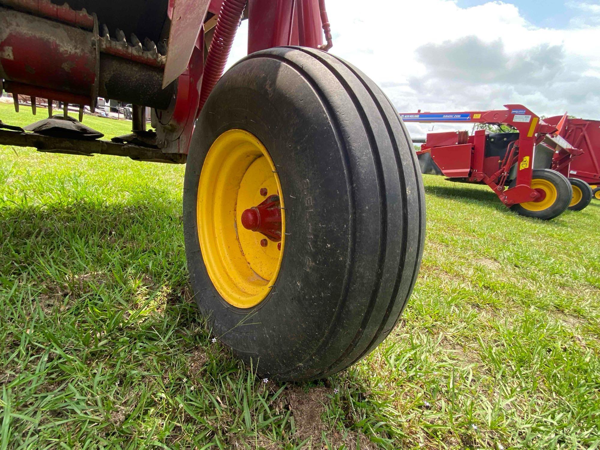 2015 New Holland H7330 Discbine