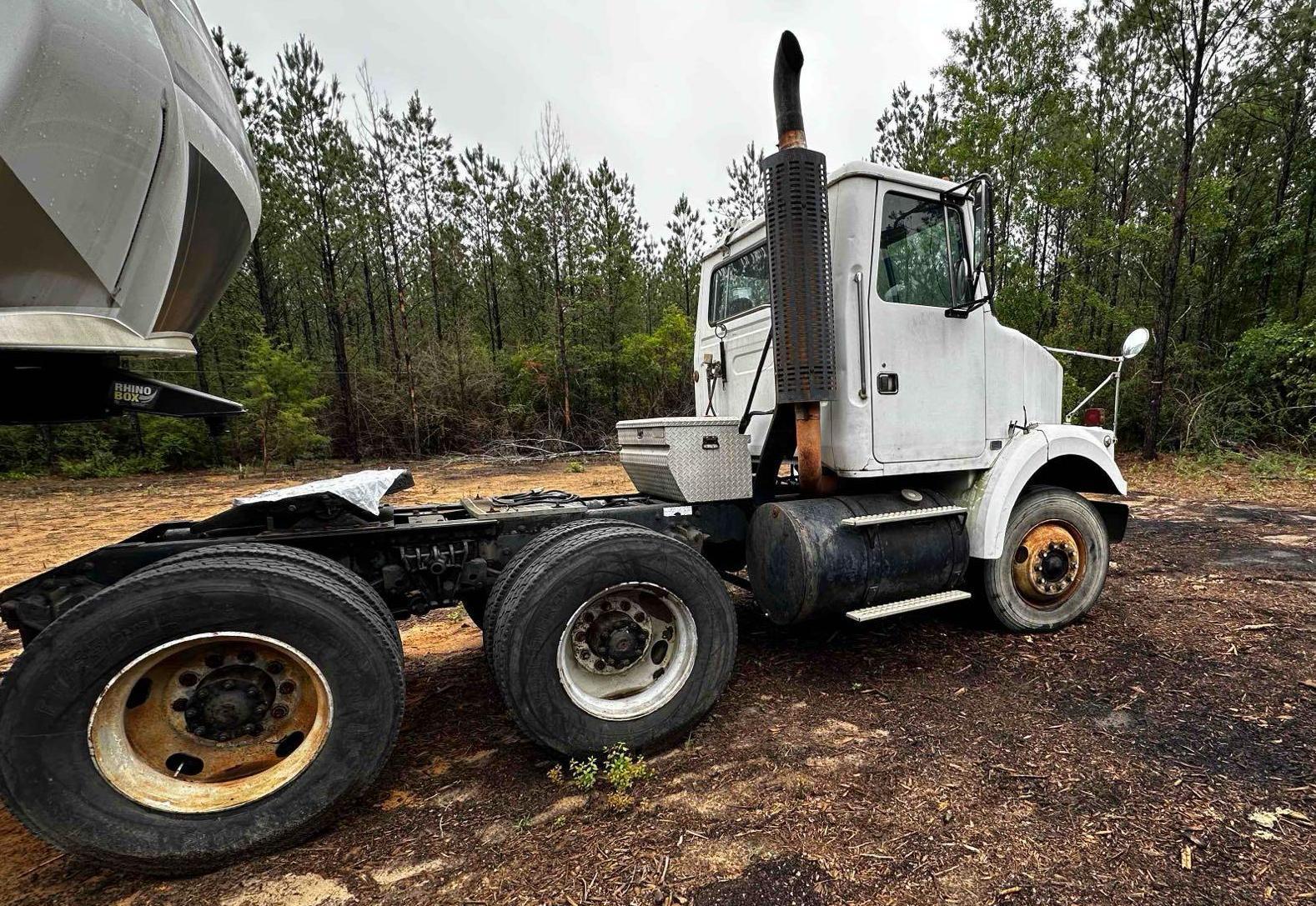 1988 Volvo GM Truck Tractor