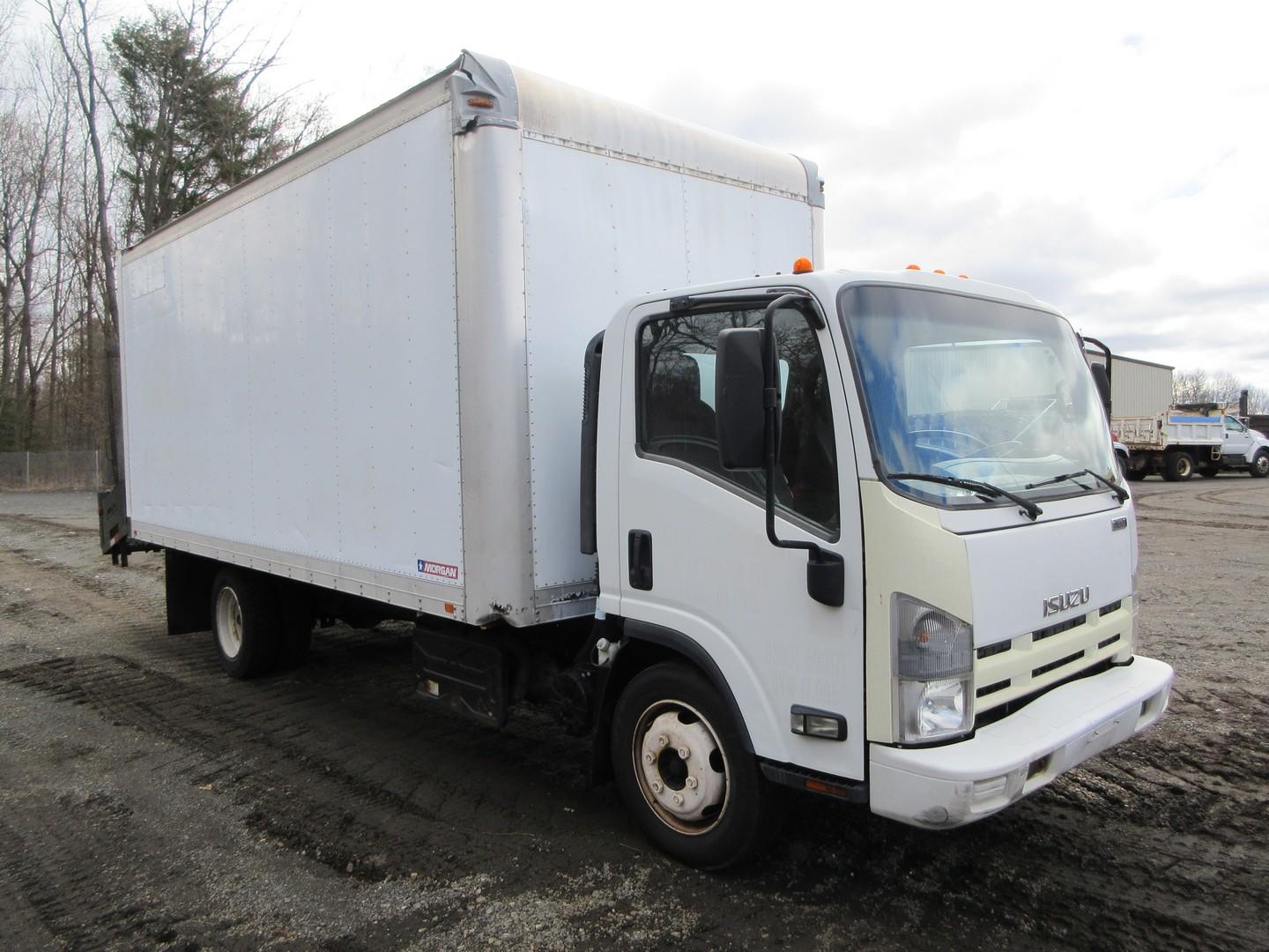 2013 Isuzu NPR S/A Box Truck