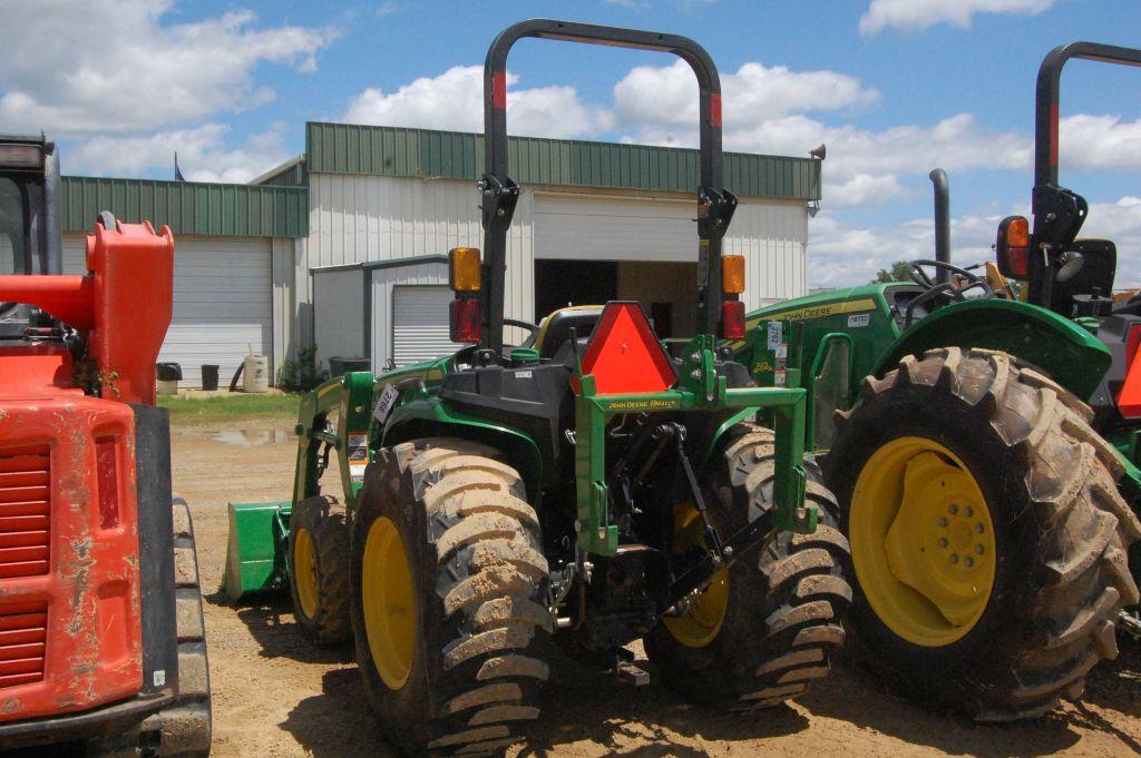 JD 3038 4WD ROPS W/ LDR AND BUCKET 151HRS. WE DO NOT GAURANTEE HOURS