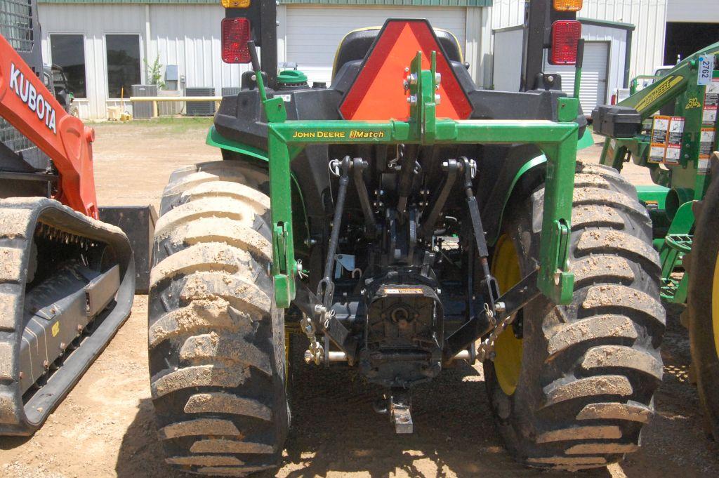 JD 3038 4WD ROPS W/ LDR AND BUCKET 151HRS. WE DO NOT GAURANTEE HOURS