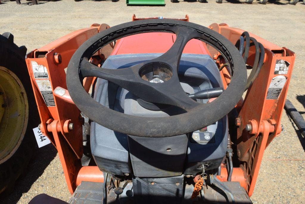 KUBOTA L3940 4WD ROPS W/ LDR AND BUCKET