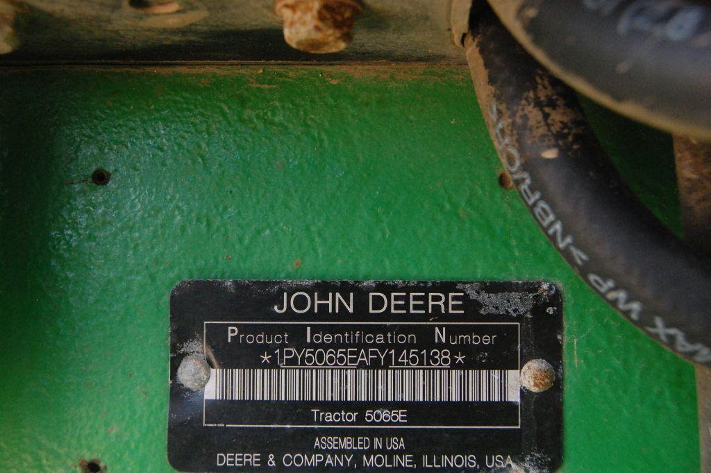 JD 5065E C/A 4WD W/ LDR AND BUCKET 754HRS. WE DO NOT GAURANTEE HOURS