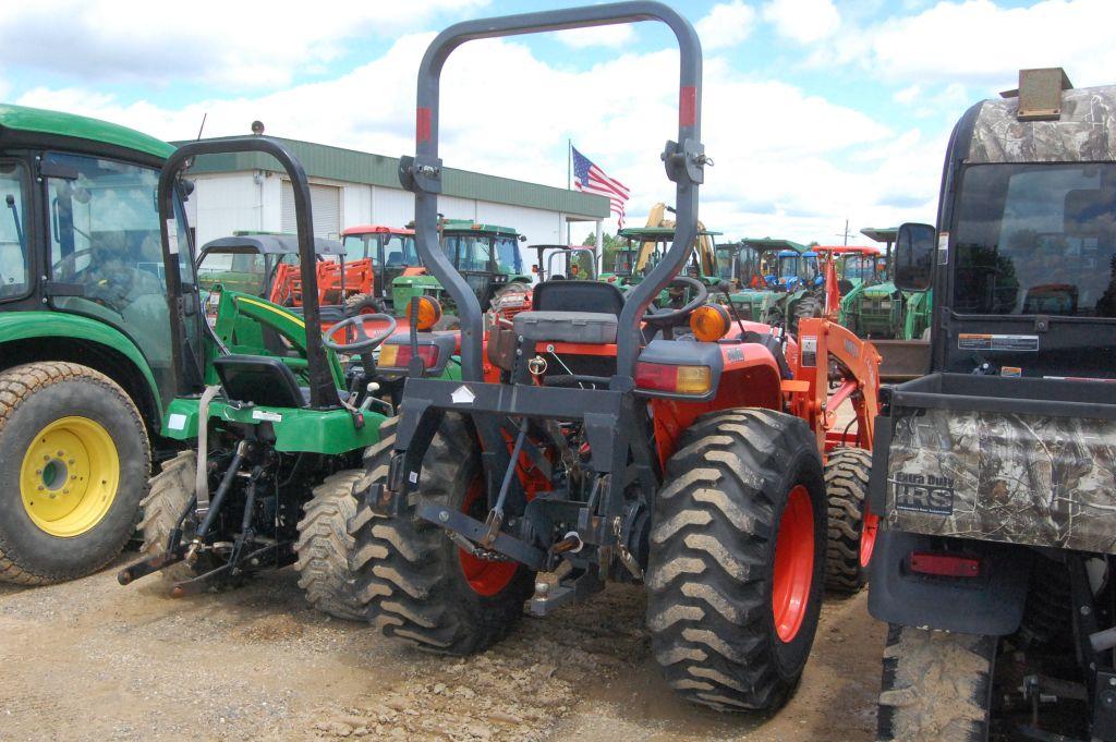 KUBOTA L3200 4WD ROPS W/ LDR AND BUCKET 521HRS. WE DO NOT GAURANTEE HOURS