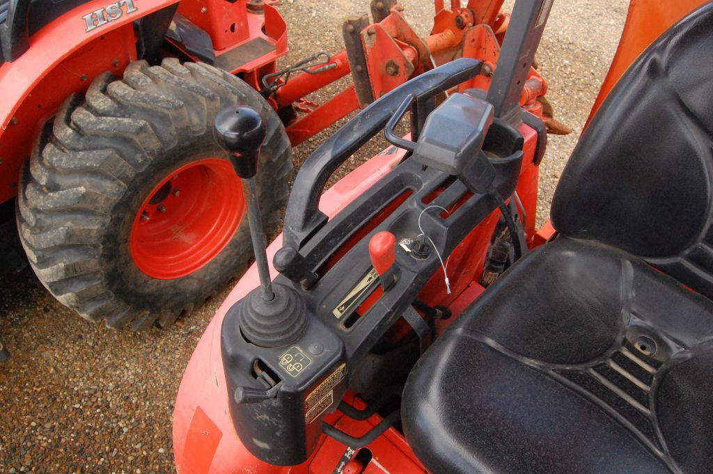 KUBOTA B26 TLB 4WD 3078 HRS (WE DO NOT GUARANTEE HRS)