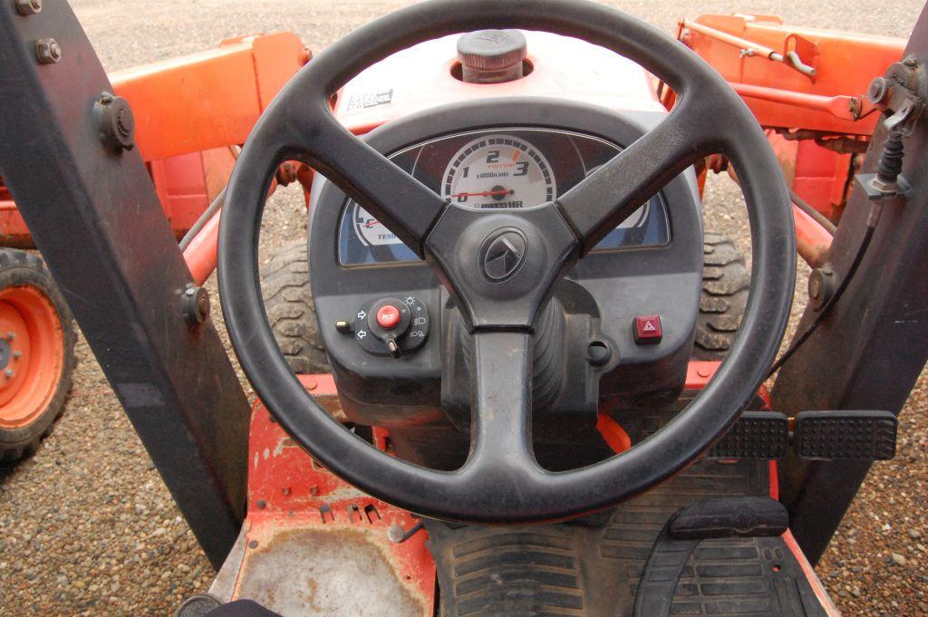 KUBOTA B26 TLB 4WD 3078 HRS (WE DO NOT GUARANTEE HRS)