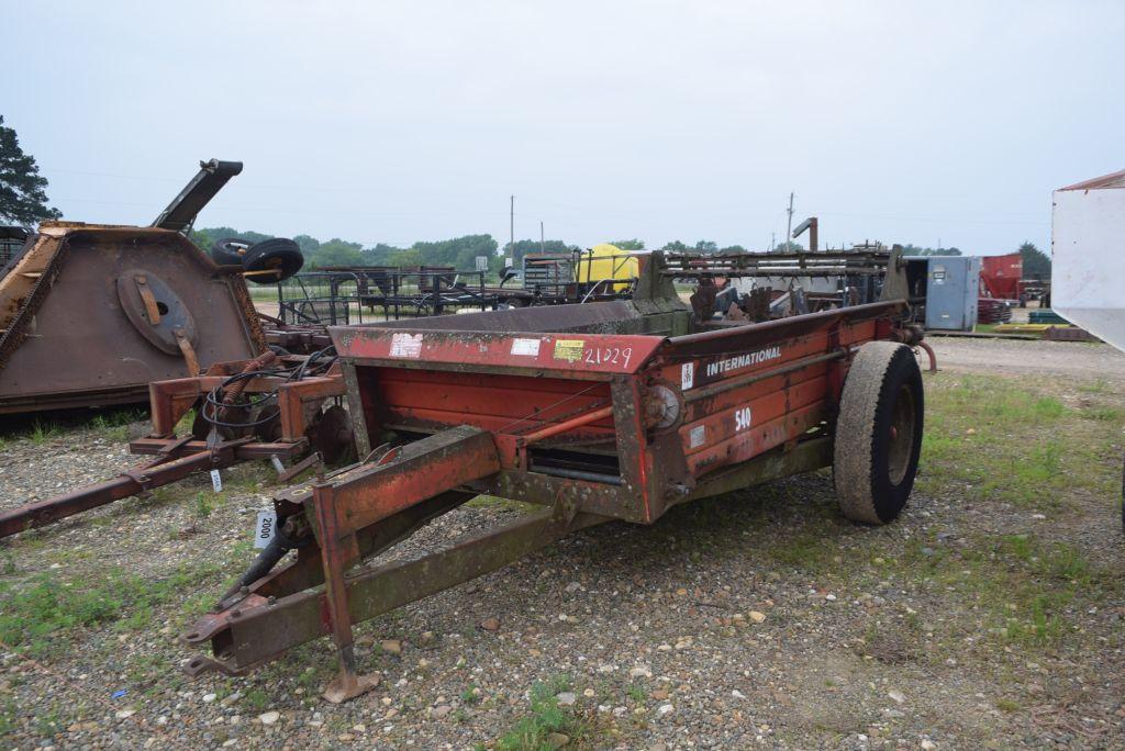 INTERNATIONAL 540 MANURE SPREADER W/ SHAFT