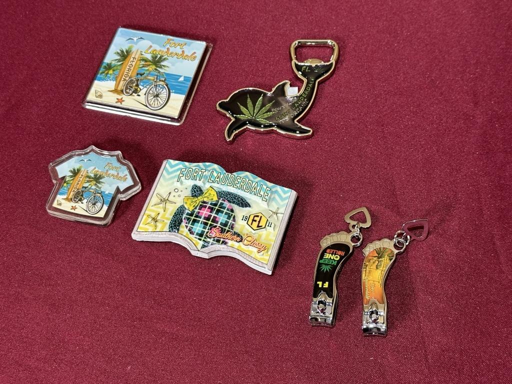 LOT CONSISTING OF ASSORTED BEACH-THEMED SOUVENIRS