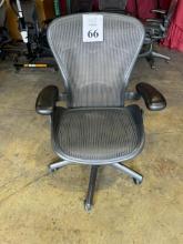 HERMAN MILLER AERON OFFICE ROLLING CHAIR