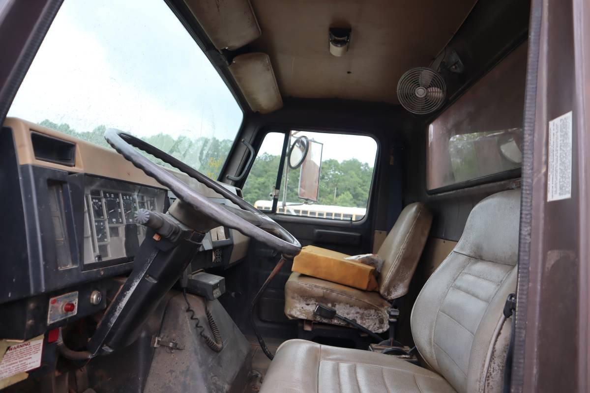 1991 International 4900 4X2 Dump Truck