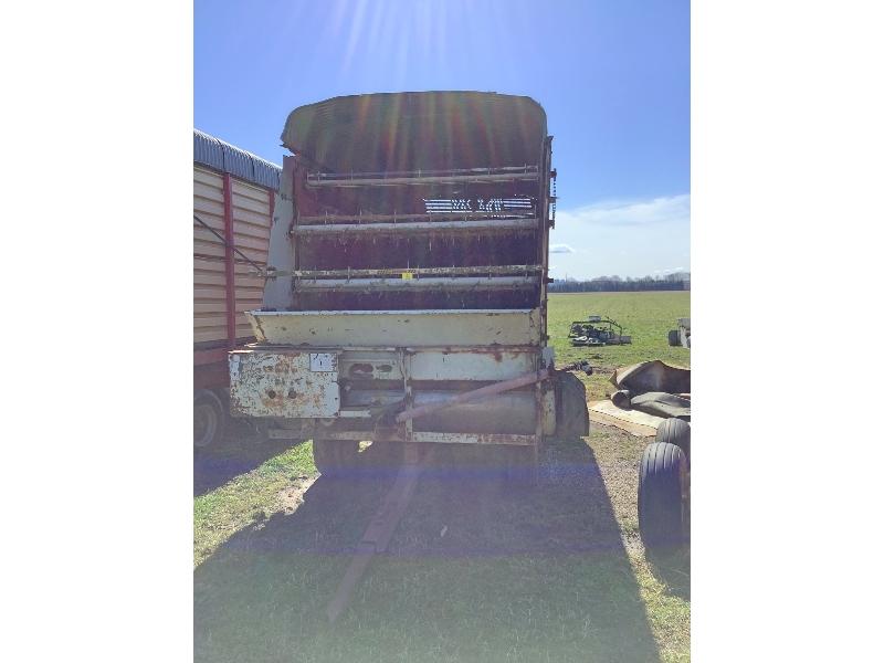 Dion Left Hand Unload 4 Beater Forage Wagon