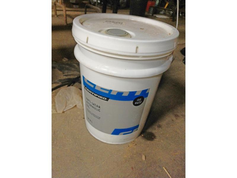 Pail of AW32 Hydraulic Oil