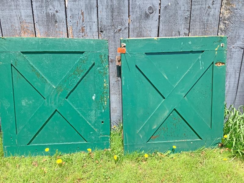 2 Half Stall Doors