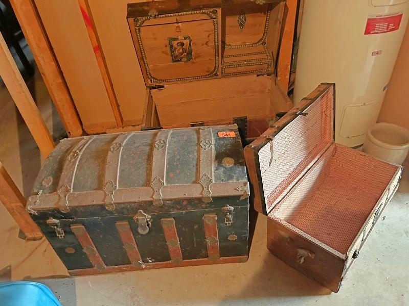 3 pcs  Zold Steamer Trunks