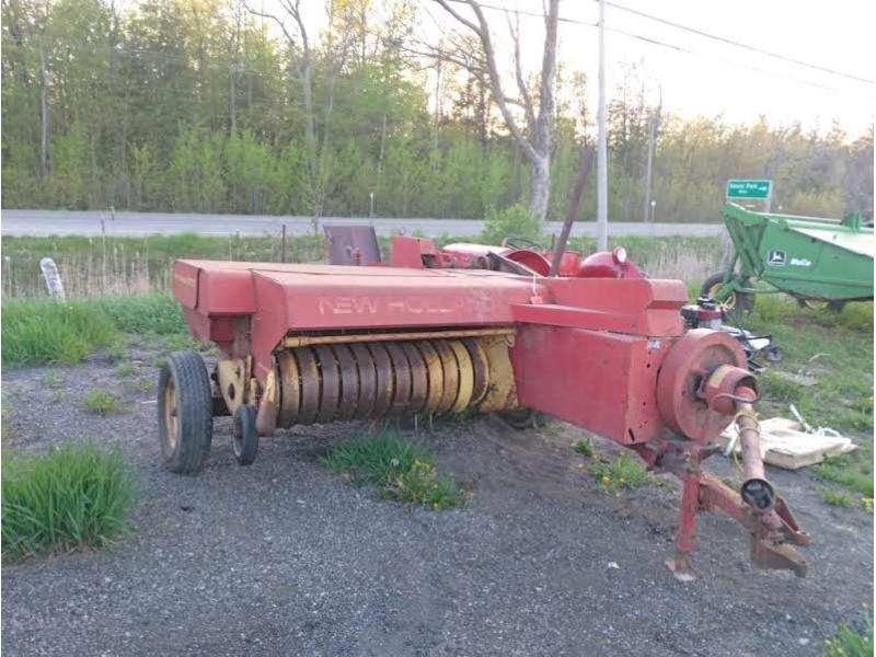 New Holland 273 Square Baler