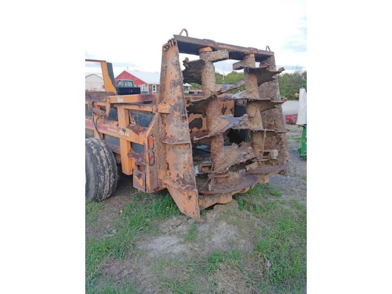 Kuhn Knight Pro Push 2044 Vertical Beater Manure Spreader