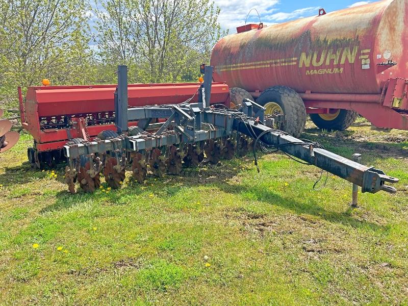 Case IH 5400 26 Row Mulch Till Drill With Yetter Coulter Cart