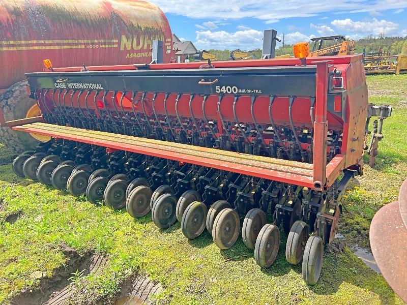 Case IH 5400 26 Row Mulch Till Drill With Yetter Coulter Cart