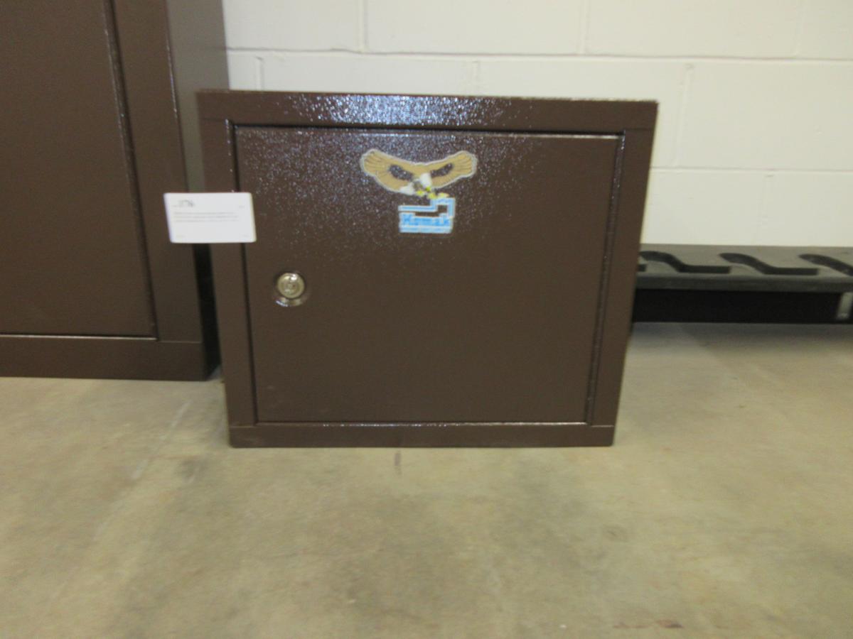 HOMAK Security locking metal gun cabinet w/keys