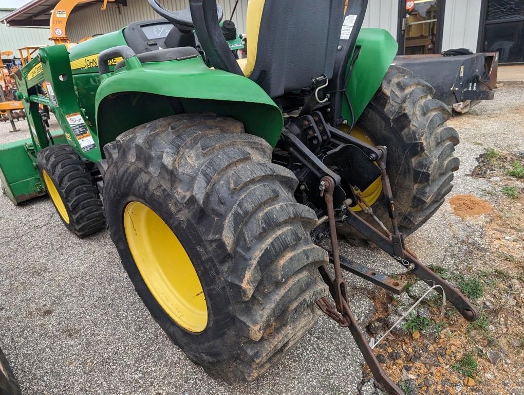 JOHN DEERE 3038E TRACTOR