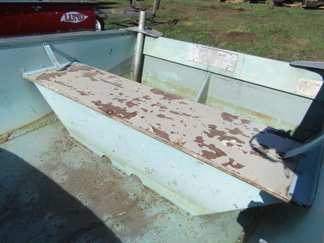 70.1972 LUND 14 FT. ALUMINUM FISHING BOAT WITH BUNK TRAILER,