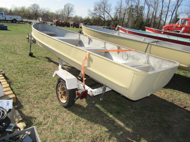 80. 13 FT. ALUMACRAFT FISHING BOAT WITH TRAILER, REGISTRATION on BOAT, NO REGISTRATION on TRAILER