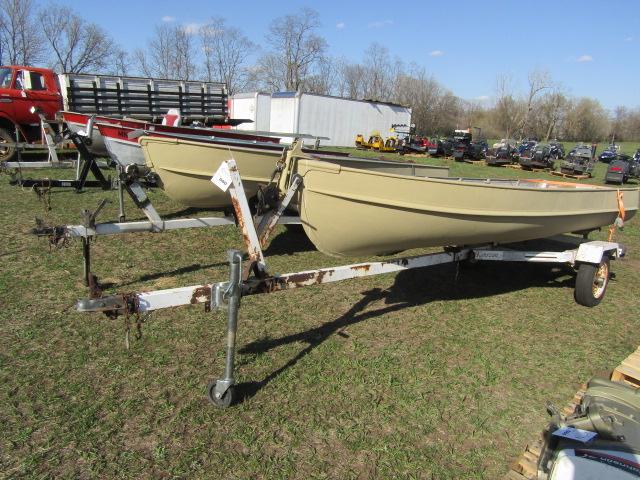 80. 13 FT. ALUMACRAFT FISHING BOAT WITH TRAILER, REGISTRATION on BOAT, NO REGISTRATION on TRAILER