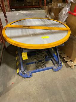 Spring-Loaded Pallet Positioner