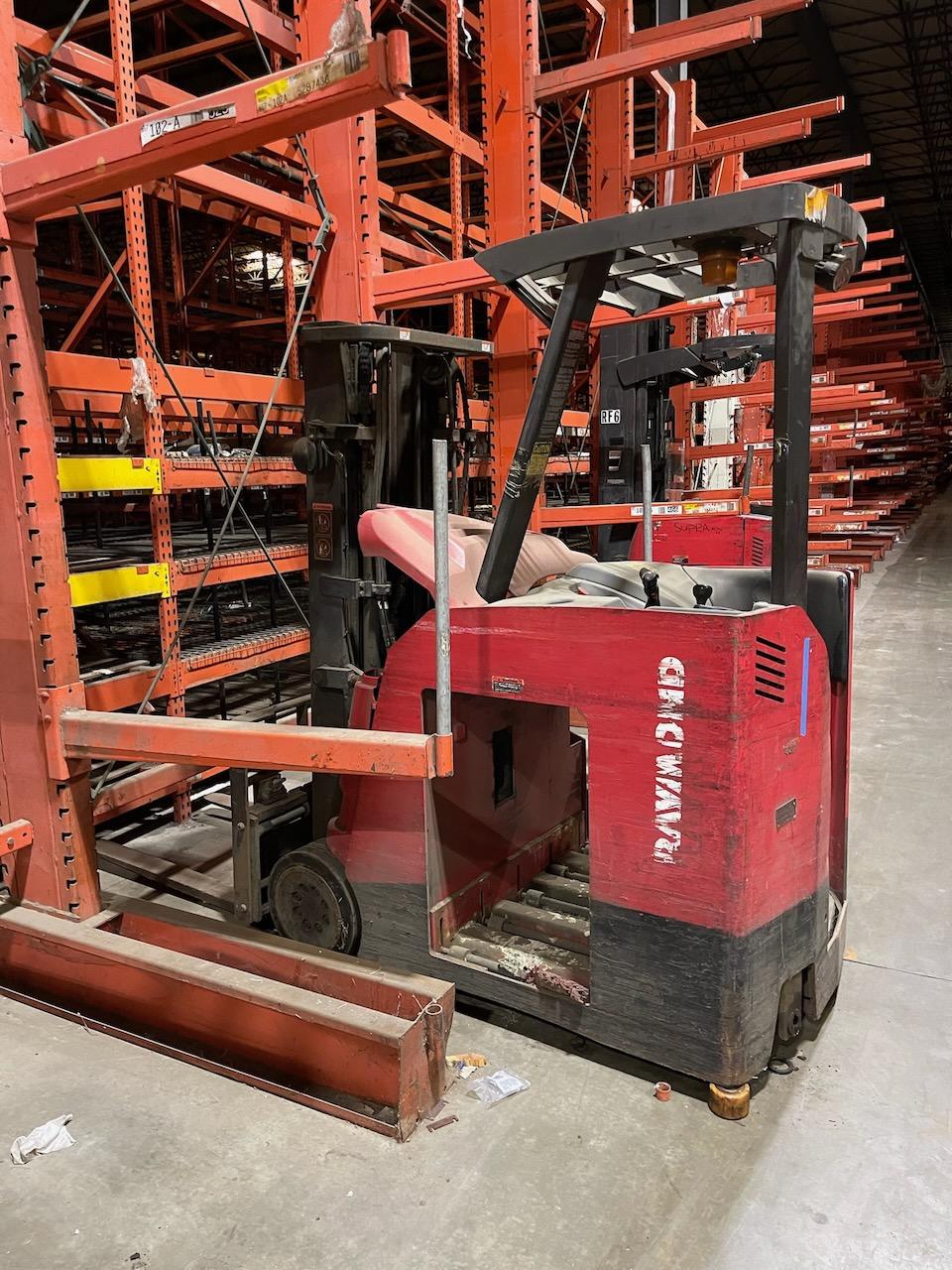 Raymond - Stand Up Forklift - Model 425-C40TT