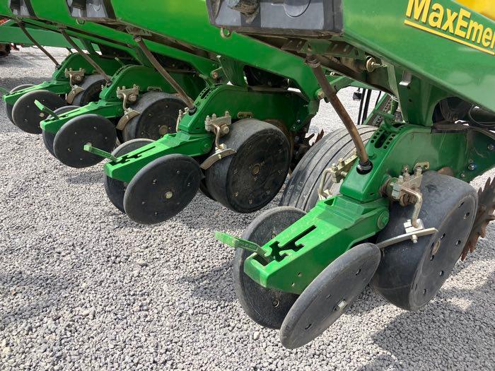 JD 1750 CORN PLANTER 4R30"