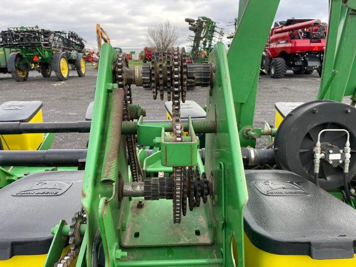 JD 1760 CORN PLANTER #670173