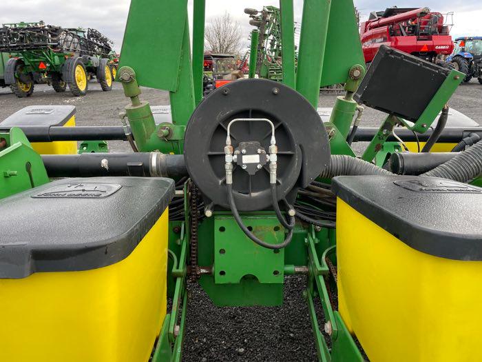 JD 1760 CORN PLANTER #670173