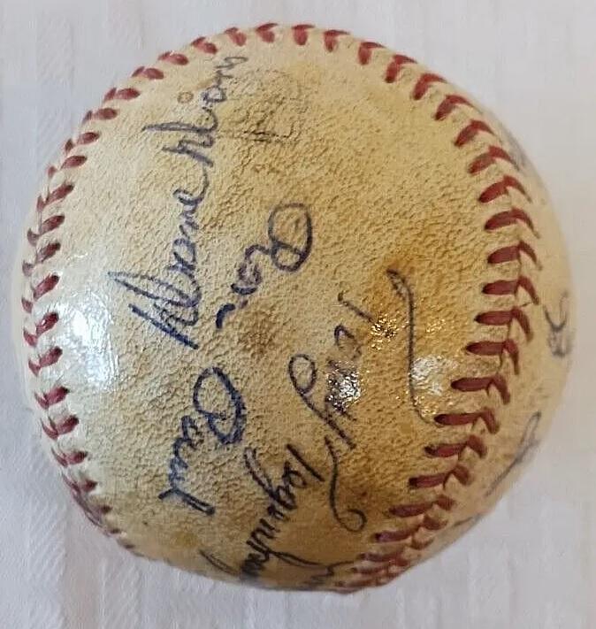 Vintage 1956 St Petersburg Saints Team FSL Baseball 16 Signatures Yankees Silvestri Sign-ed Auto